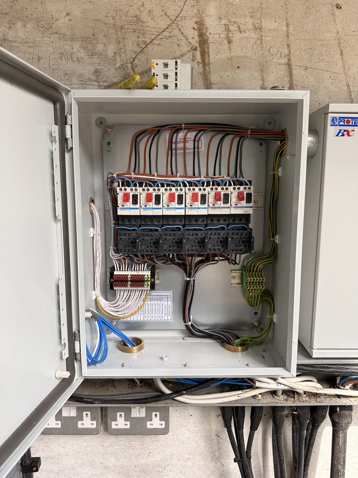 An electrical panel with multiple wires in it.